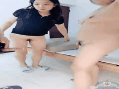 两个中年美骚妇露脸轮战大哥 口交舔逼多体位爆草淫语互动