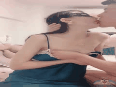 高挑白嫩气质人妻少妇与老公家中直播激情做爱