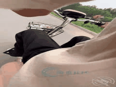 绿帽丈夫目睹娇妻婚床上被前男友猛操，还被迫舔舐交合处