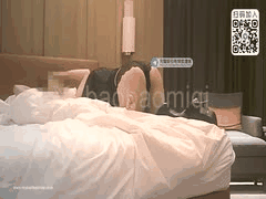 NTR绿帽刺激：人妻偷情边啪边给老公打电话