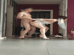 婚纱人妻在家门口撅臀求插 大庆哥后入翘臀画面美翻