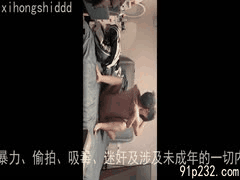 绿帽丈夫亲眼目睹单男内射妻子 滚烫精液中厨房继续狂野猛干