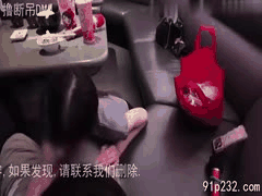 新婚人妻KTV大胆唱歌，紧张害怕服务生突然闯入的刺激反差
