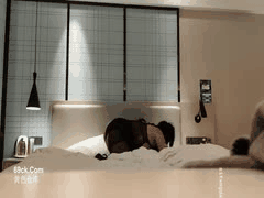 饥渴良家人妻化身榨汁机，单男3P激战满足强烈欲望