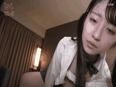 清纯学生妹禁忌生中出三次_制服裸体COSPLAY一晚狂欢