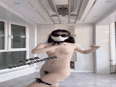 白皙双马尾JK萝莉裸舞诱惑合集