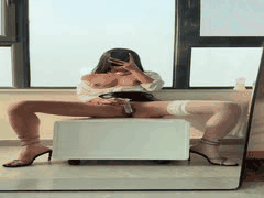 OL皮裙美女闪钻高跟诱惑 自慰假阳具喷白浆高潮