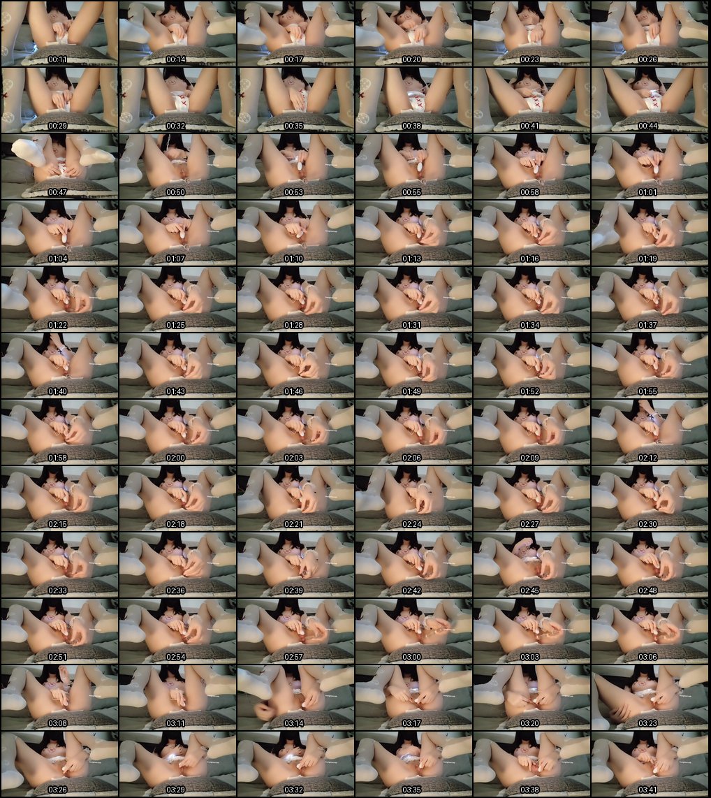 白桃露露JK制服福利姬诱惑大秀_7