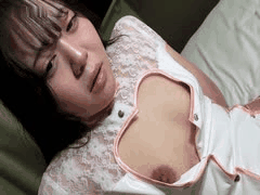 19岁美容系美女阿佐佐护士cosplay诱惑，丰满美臀摇曳中出青春活力爆棚！