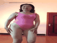 熟女制服诱惑：高跟肉丝包臀裙扭腰跳舞，直戳肥臀控的疯狂欲望