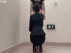 狐不妖黑丝高跟OL制服诱惑：白皙丰满身材粉嫩鲍鱼，楼道口爆无套激情