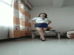 熟女制服诱惑：高跟肉丝包臀裙扭腰跳舞，直戳肥臀控的疯狂欲望