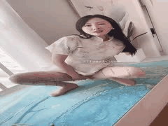 丝袜熟女九妹付费定制诱惑：无内自慰旗袍高跟各种姿势挑逗