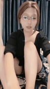 高颜值眼镜妹主播深夜自慰喷水狂欢反差婊吃脚高潮让人血脉喷张欲罢不能