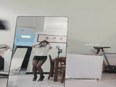 B站舞蹈女神惊爆反差_金主专属喷血裸舞秀_跪地磕头认主_欲罢不能的极致诱惑