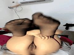 眼镜妹桃桃奶昔的反差直播狂欢_清纯脸蛋下爆发的骚浪秘密_让你瞬间硬到爆炸