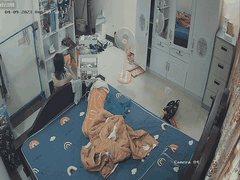 风韵少妇惨遭秃顶大叔霸王硬上弓_真实摄像头破解的反差母狗狂野现场