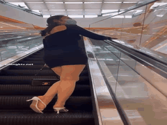 反差苗条翘臀少妇苗芳芳居家激情爱爱