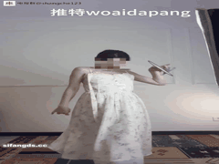 舞蹈系大胖妹一字马惊艳全场_反差大学生柔韧身材太撩人