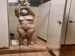 反差婊爱吃菠萝户外公厕公园露出捆绑激情做爱_2