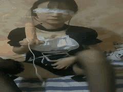 C杯眼镜学生妹反差母狗！土豪定制私拍自慰，制服道具脸穴同框诱惑