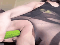 极品反差婊Monica_9m露脸裸舞，掰穴顶胯诱惑爆棚！