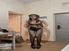 土豪约炮调教反差空姐：黑丝高跟制服母狗诱惑