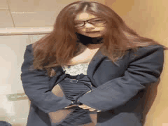 高颜值反差婊福利姬：完美身材顶级美女口交后入喝尿极品骚浪表演