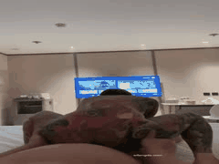 满背纹身巨乳反差婊！清纯妹子脱衣变骚浪，狂野口交摇摆诱惑