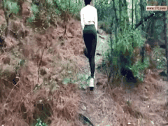 极品身材人妻穿瑜伽裤登山求刺激！山顶树上大胆反差，熟女母狗本性尽露