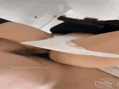 公共厕所禁忌激情：我和少妇房东狂野抽插，保洁阿姨门外见证精液高潮