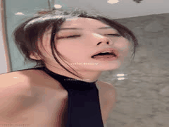 反差女神miebaby重金福利：大奶肥臀白虎自慰喷水撅臀后入诱惑