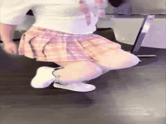 极品萝莉反差婊曝光：骚母狗掀裙掰穴求操，无毛白虎嫩逼内射高潮