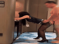 抖音呆萌萝莉变身淫荡母狗！金主狗链调教满地爬行，身上涂满淫秽标签超刺激