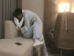 酒吧猎艳：苗条美女表面矜持实则浪荡，推倒狂干两炮