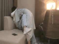 酒吧猎艳：苗条美女表面矜持实则浪荡，推倒狂干两炮