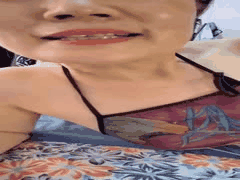 端庄大龄熟女人妻床上惊人反差！手指揉肥逼+大屁股骑假阳具狂喷淫水