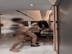 02年幼师镜前全裸高跟后入，门外外卖小哥偷听叫床越发骚浪！真实反差婊