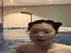 眼镜反差婊主播Cassie巨乳自慰直播诱惑