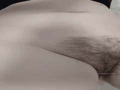 反差熟女雅媚情趣自慰喷水：揉奶骚穴稀疏阴毛诱惑