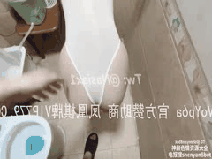清纯美女化身小母狗！开档牛仔裤爆乳狂晃，大屌猛插蜜穴喷潮尖叫崩溃