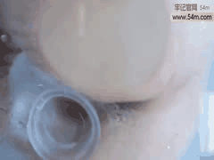 浴室自慰狂欢：熟女反差母狗的猎奇插穴玩法