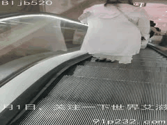 户外跳蛋疯狂调教熟女母狗，野外高潮失禁