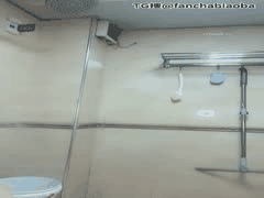 高颜值浓妆巨乳精神小妹浴室自拍裸舞，毛多大奶反差超带感