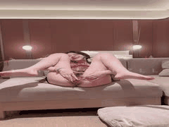 推特极品痴女《盯射榨精》第三弹：瑟瑟自慰诱惑后深情口交吞精7分钟完整版