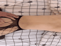 丰臀女友的口交盛宴：她最爱深喉吞食肉棒