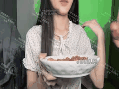 精液炸鸡诱惑：嘴巴撑疼的极致美食play，欢迎推特点单！