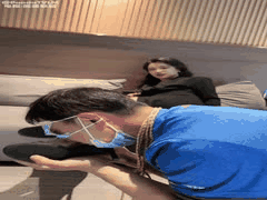 鑫儿丝袜美脚深喉狂舔，强制吞咽口水诱惑