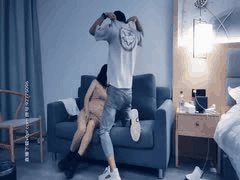 包臀裙性感妹子约会诱惑：口交舔弄骑乘猛插，高潮迭起不容错过！