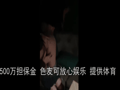 餐厅包间狂欢_极品女友牛仔裤没脱就被单男猛干_刺激身材让人欲罢不能